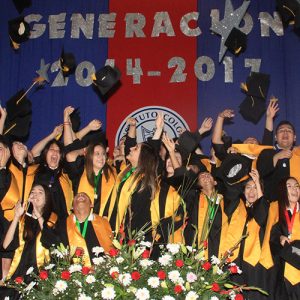 Preparatoria del Instituto Colón celebra la graduación de su XX generación